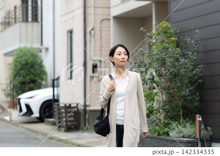 女性 住宅 女性 住宅 142334335