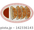 タレが入った餃子皿と餃子 142336143