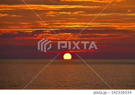 瀬波温泉の夕陽 瀬波温泉の夕陽 142336334