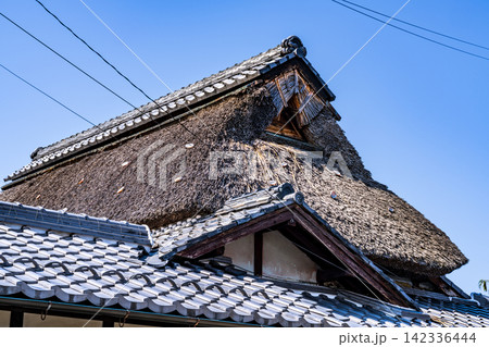 【重要伝統的建造物群保存地区】五個荘金堂 アワビの貝殻を着けた葦葺き屋根2 滋賀県東近江市 【重要伝統的建造物群保存地区】五個荘金堂 アワビの貝殻を着けた葦葺き屋根2 滋賀県東近江市 142336444