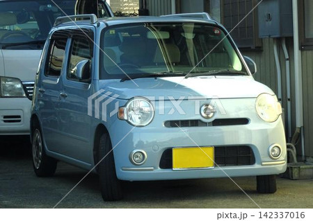 駐車場に停めた車 駐車場に停めた車 142337016
