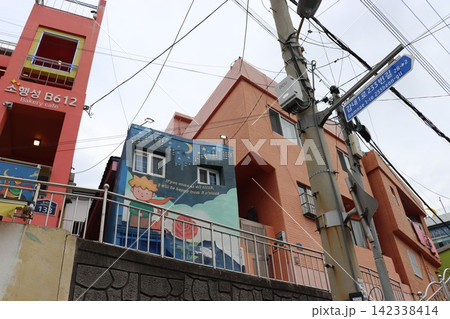 絵が描かれた建物 142338414