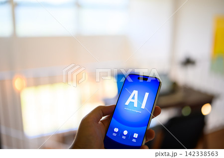 スマートフォンに表示されたAI スマートフォンに表示されたAI 142338563