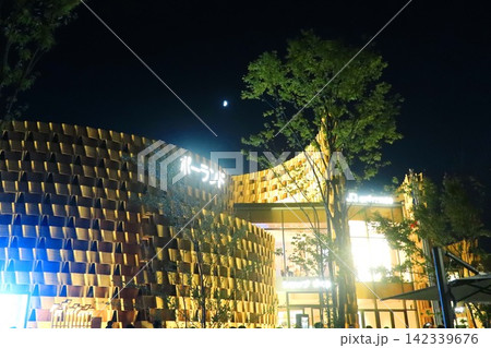 大阪・関西万博(EXPO2025)の夜の風景、ポーランド館 大阪・関西万博(EXPO2025)の夜の風景、ポーランド館 142339676