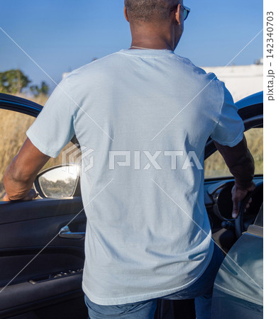 Blank light blue oversized t-shirt mockup on Black man outdoors, back view with copy space 142340703