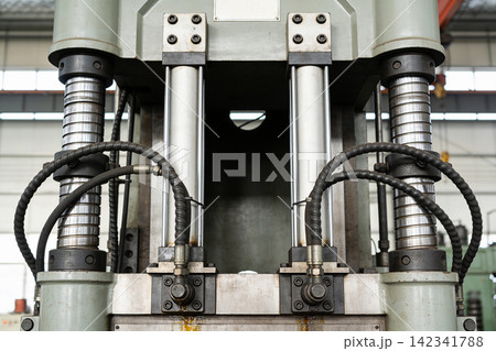 Heavy industrial hydraulic press machine with twin cylinders and flexible hoses Heavy industrial hydraulic press machine with twin cylinders and flexible hoses 142341788