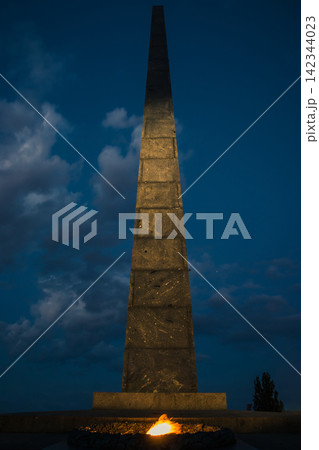 Monument to the Unknown Soldier with eternal fire in the evening. War memorial located in the Ukrainian capital of Kyiv. Park of Eternal Glory. Ukraine Monument to the Unknown Soldier with eternal fire in the evening. War memorial located in the Ukrainian capital of Kyiv. Park of Eternal Glory. Ukraine 142344023