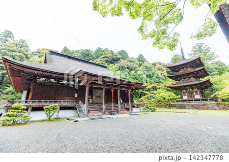 【滋賀県東近江市】西明寺 三重塔と本堂 【滋賀県東近江市】西明寺 三重塔と本堂 142347778