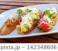 バリ島スミニャックビーチのカフェで楽しむおしゃれで美味しそうなブルスケッタの料理 バリ島スミニャックビーチのカフェで楽しむおしゃれで美味しそうなブルスケッタの料理 142348606