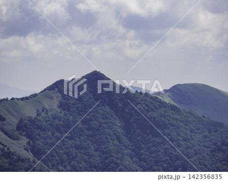 広告や観光プロモーションに使える四国の雄大な山岳風景 広告や観光プロモーションに使える四国の雄大な山岳風景 142356835