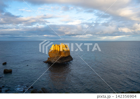 Eagle Rock Lookout at Aireys Inlet on the Great Ocean Road, Australia 142356904