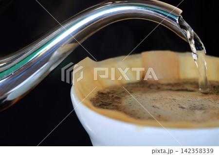 一杯ずづ丁寧に淹れられるドリップコーヒー 一杯ずづ丁寧に淹れられるドリップコーヒー 142358339