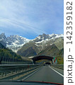 road to the mountains 142359182
