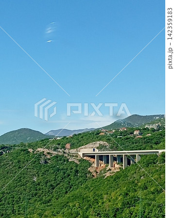 bridge over the mountain bridge over the mountain 142359183