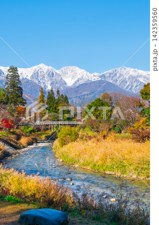 白馬村・大出公園から望む白馬三山(秋) 白馬村・大出公園から望む白馬三山(秋) 142359560
