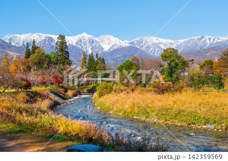 白馬村・大出公園から望む白馬三山（秋） 142359569
