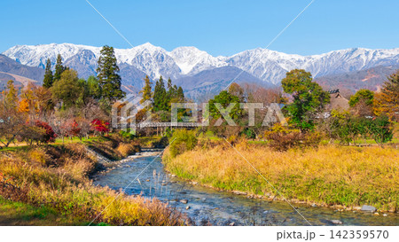 白馬村・大出公園から望む白馬三山（秋） 142359570