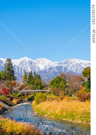白馬村・大出公園から望む白馬三山（秋） 142359574