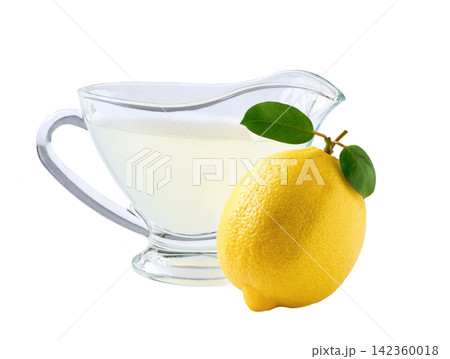 Freshly squeezed lemon juice isolated on white background. 142360018