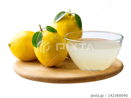 Fresh lemons fruit and bowl of lemon juice isolated on white background. freshly squeezed lemon juice. 142360040