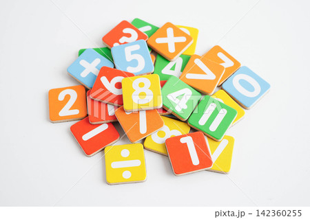 Number wood block cubes for learning Mathematic, education math. Number wood block cubes for learning Mathematic, education math. 142360255