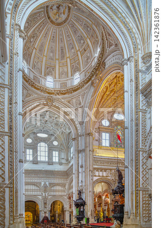 Transept of Mosque Cathedral of Cordoba, Spain. Two ornate baroque pulpits, renaissance architecture, vaulted ceiling 142361876