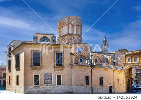 Apse view of Valencia Cathedral in Spain, historic architecture. Medieval gothic and romanesque religious building, no people Apse view of Valencia Cathedral in Spain, historic architecture. Medieval gothic and romanesque religious building, no people 142361924