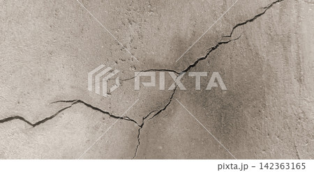 Warm gray cracked concrete wall surface texture 142363165