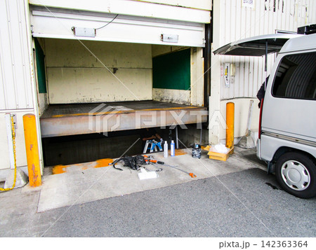貨物エレベーターかごガイドシューギブ交換工事 貨物エレベーターかごガイドシューギブ交換工事 142363364