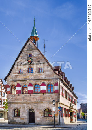 Rear view of Old Town Hall on the market square in Lauf an der Pegnitz, Germany. Historic architecture under clear day sky 142363517