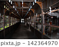 美しき信州長野（諏訪大社上社本宮、入口御門 布橋は嘗て最高位の神職「大祝」のみが渡れたという。） 142364970