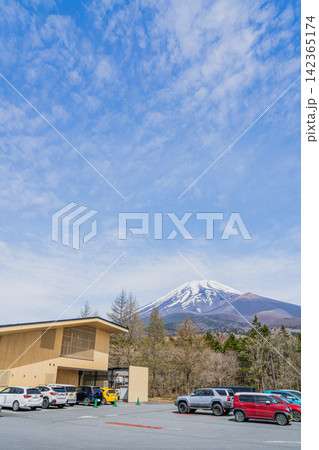 裾野市の森の駅 富士山と富士山の風景(静岡県) 裾野市の森の駅 富士山と富士山の風景(静岡県) 142365174