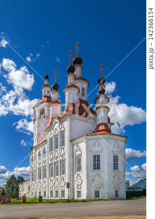 Church of Entry into Jerusalem in Totma, Russia, three quarter view from apse. Historic Totma Baroque architecture landmark Church of Entry into Jerusalem in Totma, Russia, three quarter view from apse. Historic Totma Baroque architecture landmark 142366154