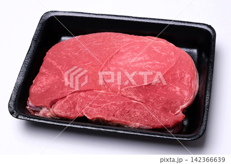 raw fresh beef knuckle steak cut in black tray isolated on white background raw fresh beef knuckle steak cut in black tray isolated on white background 142366639