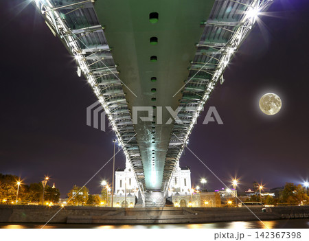 Christ the Savior Cathedral and Patriarshy Bridge (Night view) with the super moon, Moscow, Russia 142367398