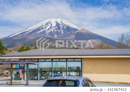 裾野市の森の駅 富士山と富士山の風景(静岡県) 裾野市の森の駅 富士山と富士山の風景(静岡県) 142367422