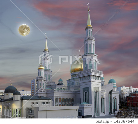 Moscow Cathedral Mosque, with the super moon, Russia -- the main mosque in Moscow, new landmark Moscow Cathedral Mosque, with the super moon, Russia -- the main mosque in Moscow, new landmark 142367644