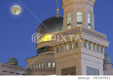 Moscow Cathedral Mosque, with the super moon, Russia -- the main mosque in Moscow, new landmark Moscow Cathedral Mosque, with the super moon, Russia -- the main mosque in Moscow, new landmark 142367651