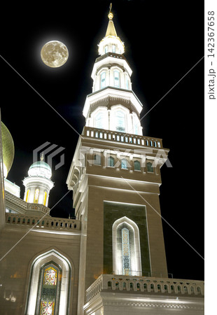 Moscow Cathedral Mosque, with the super moon, Russia -- the main mosque in Moscow, new landmark Moscow Cathedral Mosque, with the super moon, Russia -- the main mosque in Moscow, new landmark 142367658
