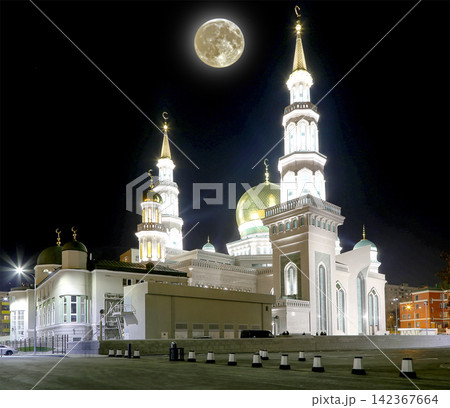 Moscow Cathedral Mosque, with the super moon, Russia -- the main mosque in Moscow, new landmark Moscow Cathedral Mosque, with the super moon, Russia -- the main mosque in Moscow, new landmark 142367664