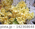 カラフルな造花の花束 142368648