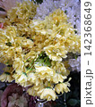 カラフルな造花の花束 142368649