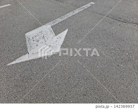 Clear Directional Arrow on Asphalt Guiding Vehicles in a Spacious Parking Lot Clear Directional Arrow on Asphalt Guiding Vehicles in a Spacious Parking Lot 142369937