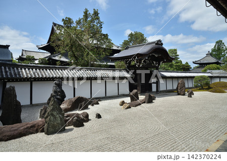春の東福寺本坊庭園 南庭(京都市東山区) 春の東福寺本坊庭園 南庭(京都市東山区) 142370224