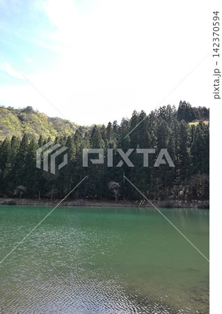 粟ヶ岳県民休養地と加茂水源地（新潟県加茂市） 142370594