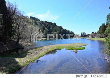 粟ヶ岳県民休養地と加茂水源地（新潟県加茂市） 142370598