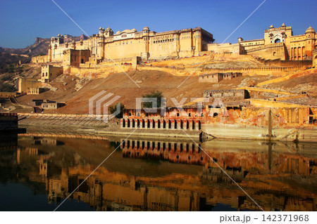 Amber Fort Palace in Jaipur with Maota Lake Reflection Amber Fort Palace in Jaipur with Maota Lake Reflection 142371968