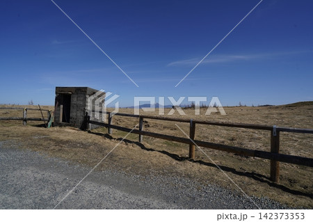 長野県美ヶ原　王ケ頭から山本小屋方面に戻る途中で見える景色　　2026年4月12日 142373353