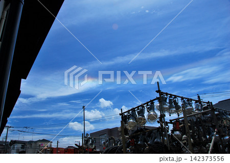 青空に浮かぶ彩雲 青空に浮かぶ彩雲 142373556