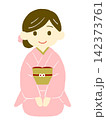 着物を着た女性 142373761